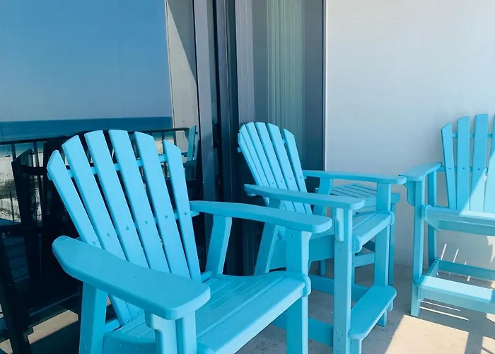 Island Winds East 308 By Albvr - Beautifully Renovated Beachfront Condo & Steps Away From Hangout & More!