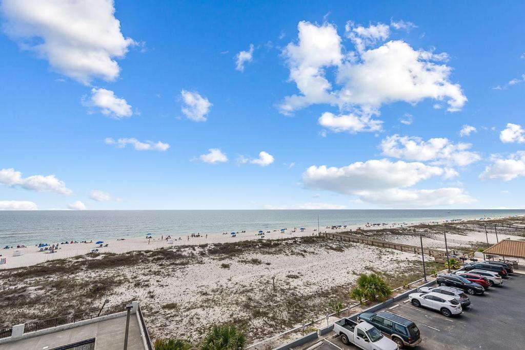 Island Winds East 308 By Albvr - Beautifully Renovated Beachfront & Steps Away From Hangout & More! Hébergement de vacances