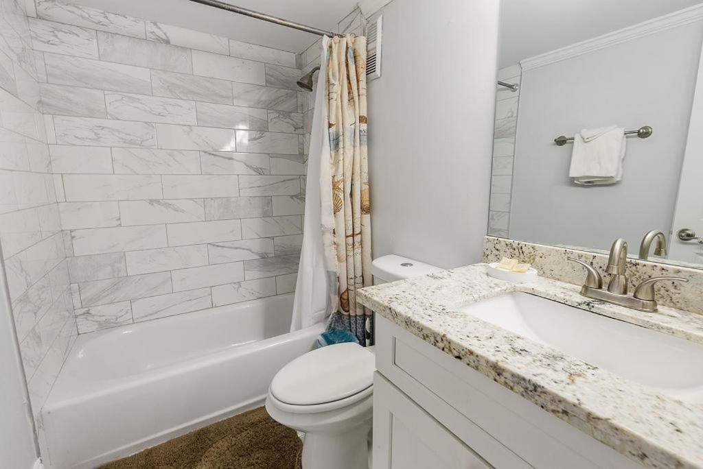 Hébergement de vacances Island Winds East 308 By Albvr - Beautifully Renovated Beachfront & Steps Away From Hangout & More! *