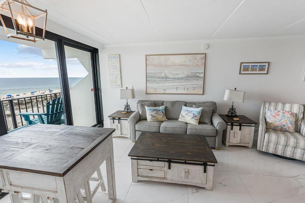 Island Winds East 308 By Albvr - Beautifully Renovated Beachfront & Steps Away From Hangout & More!
