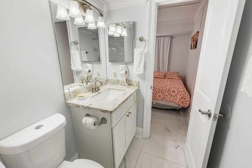 Island Winds East 308 By Albvr - Beautifully Renovated Beachfront & Steps Away From Hangout & More! Hébergement de vacances Gulf Shores