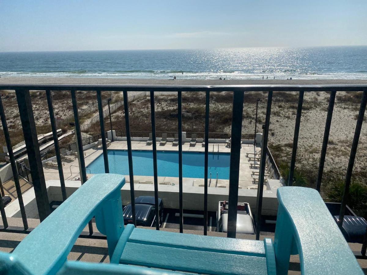 Island Winds East: Renovated Beachfront Near Hangout