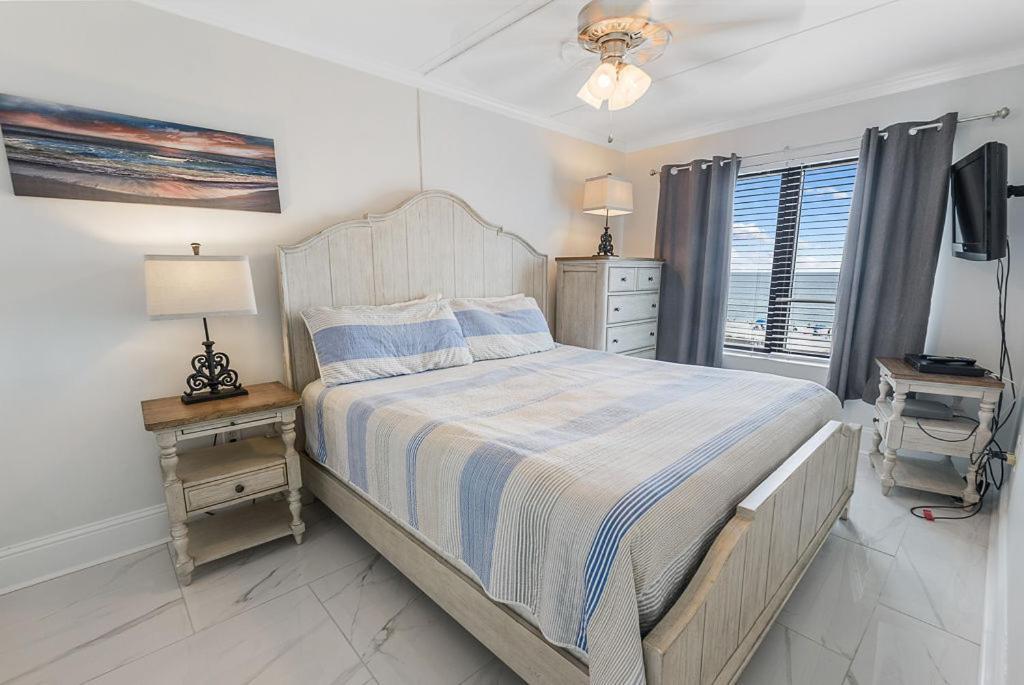 Hébergement de vacances Island Winds East 308 By Albvr - Beautifully Renovated Beachfront & Steps Away From Hangout & More!