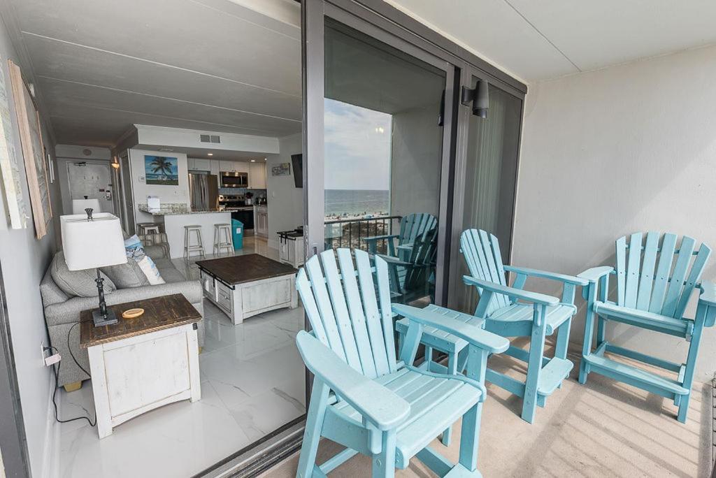 Island Winds East 308 By Albvr - Beautifully Renovated Beachfront & Steps Away From Hangout & More! Hébergement de vacances