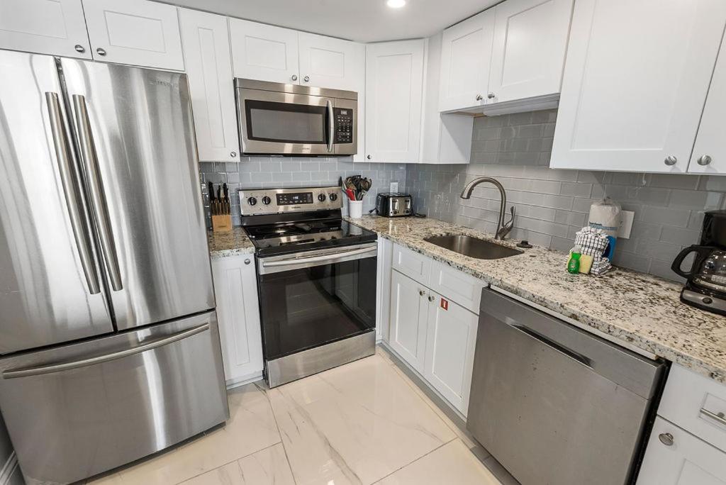Island Winds East 308 By Albvr - Beautifully Renovated Beachfront & Steps Away From Hangout & More!