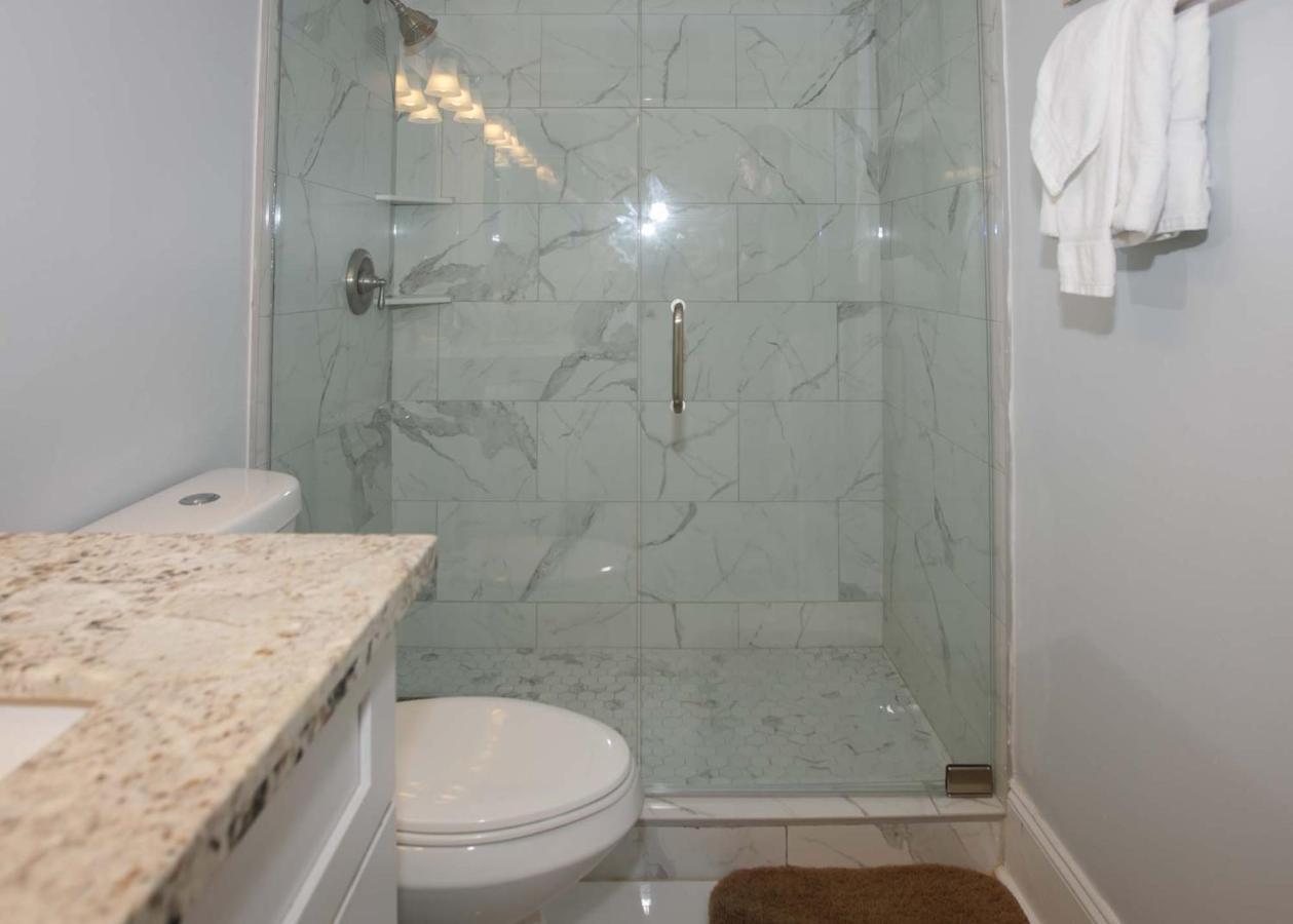 Island Winds East 308 By Albvr - Beautifully Renovated Beachfront & Steps Away From Hangout & More! Hébergement de vacances *